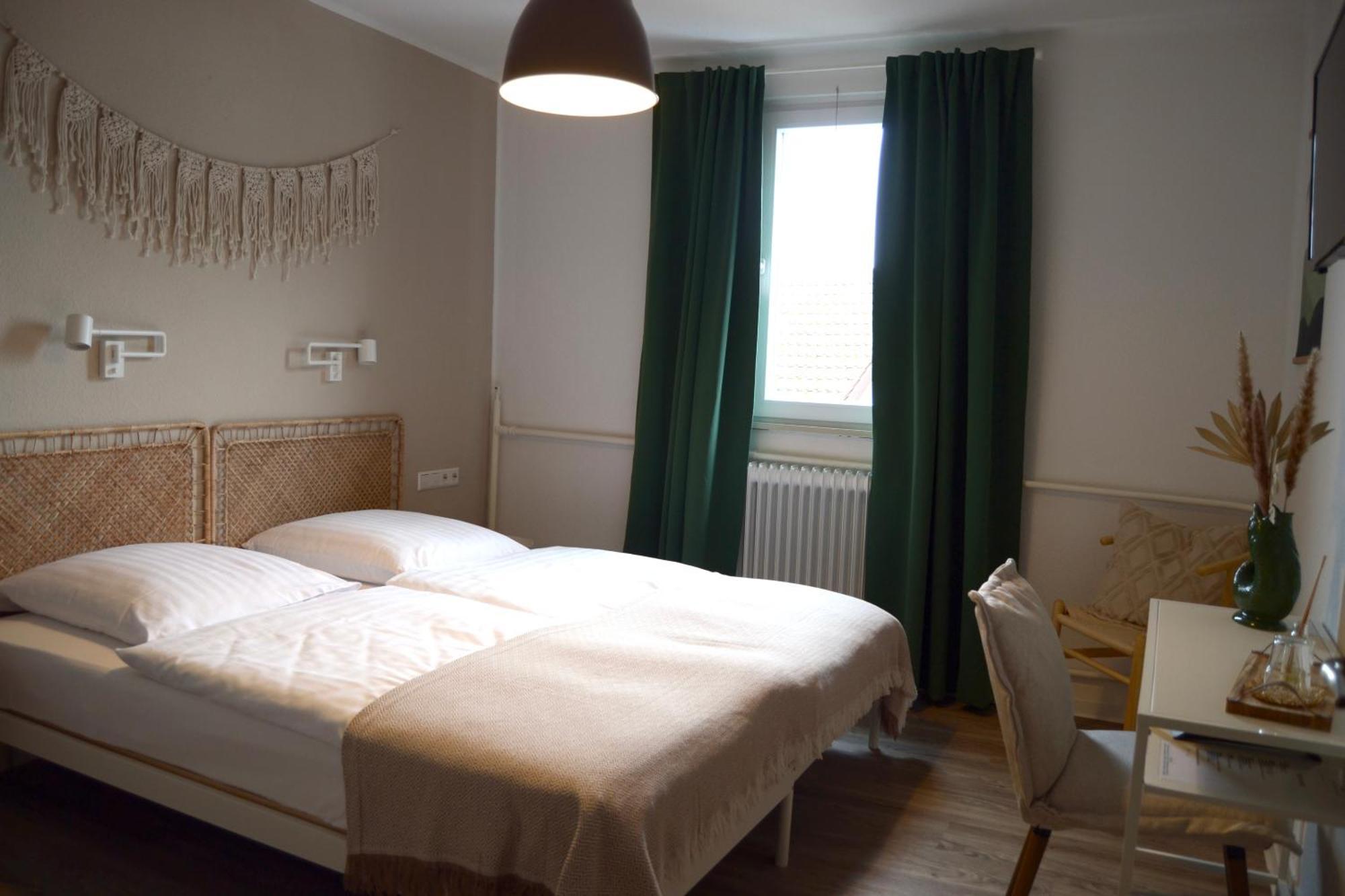 Pension Krone Sternenfels Екстер'єр фото